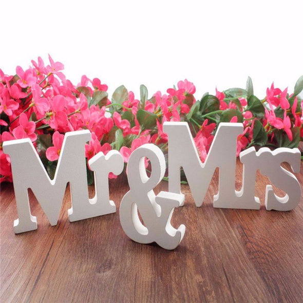 Set/3 pcs Decorations Mr & Mrs White Letters